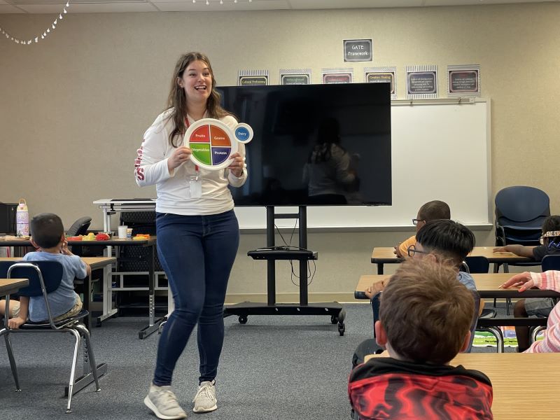 Woman teaching nutrition in a classroom.