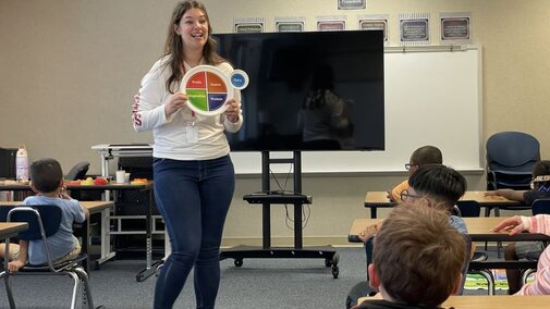 Woman teaching nutrition in a classroom.
